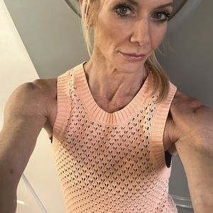 Banana Republic Sleeveless scoop neck cable knit sweater high low top in peach